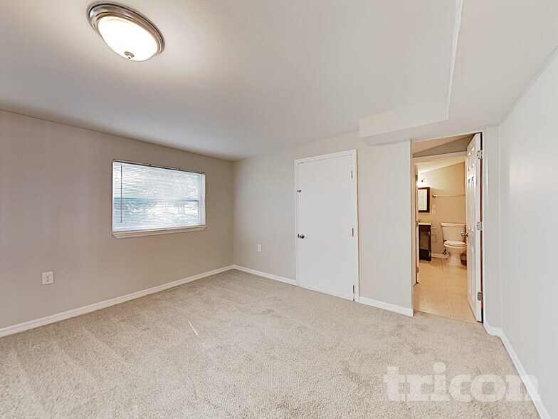 Building Photo - 514 Calhoun Ave