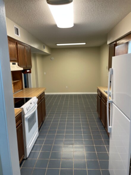 Building Photo - 85 7th St