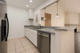 Building Photo - 2920 Briarwood Rd