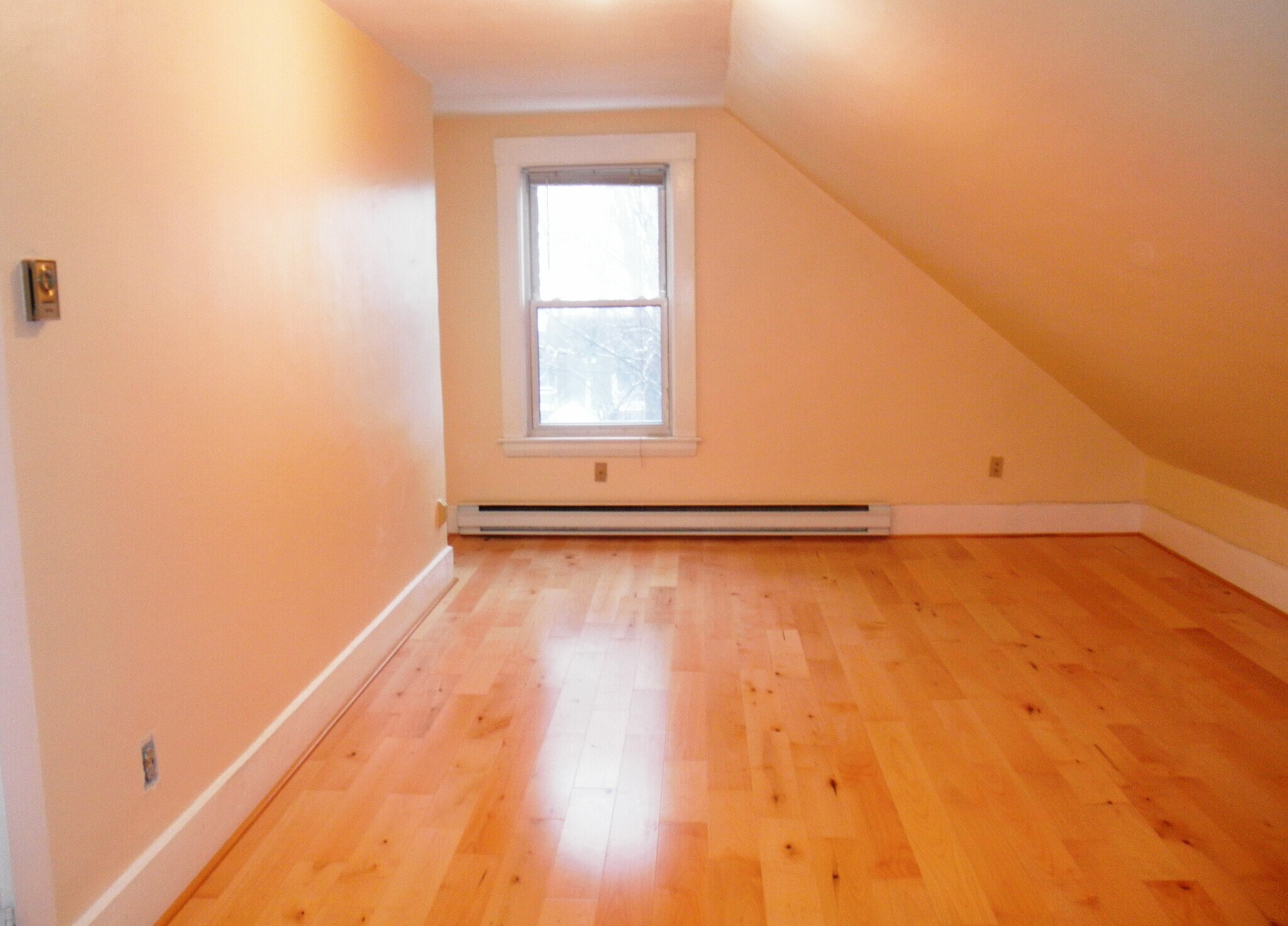 Front Bedroom - 129 Brown St