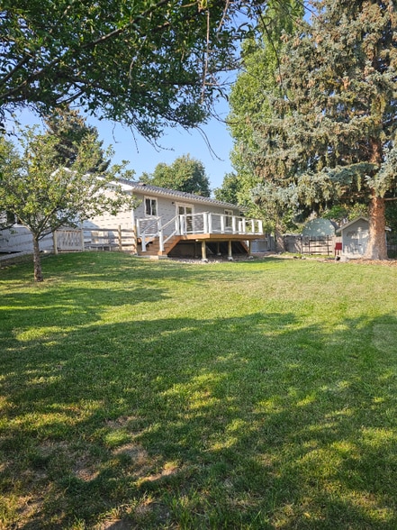 Building Photo - 208 Island View Dr