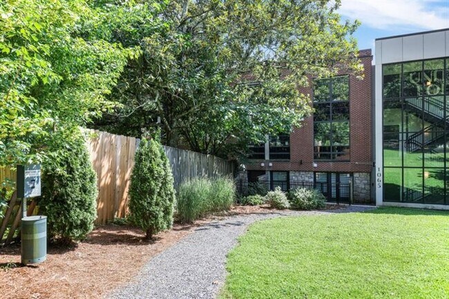 Building Photo - 1065 United Ave SE