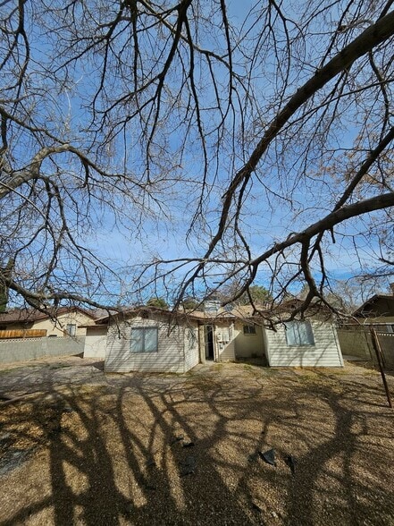 Building Photo - 1080 Hillside Dr