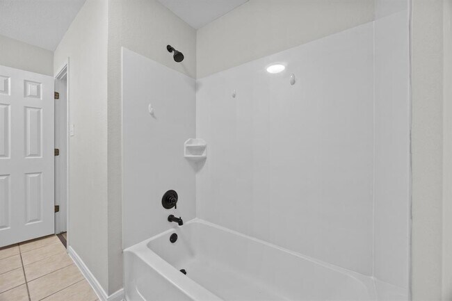 Building Photo - 806 Broken Trace Ct
