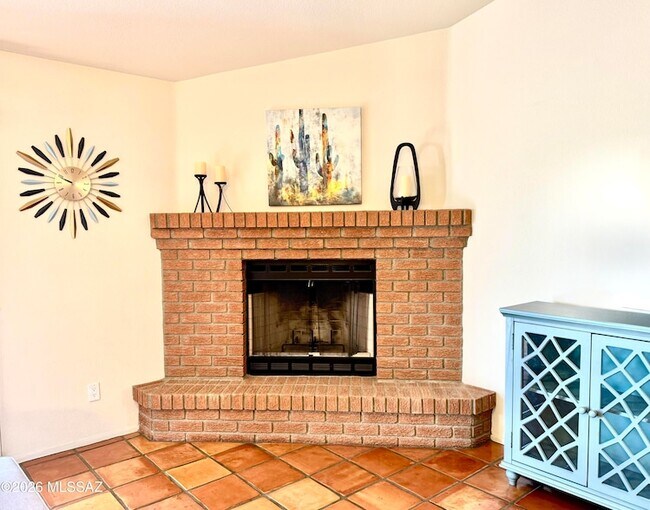 Building Photo - 9970 N Colony Dr