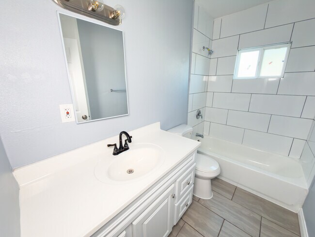 Building Photo - 812 W Mines Ave