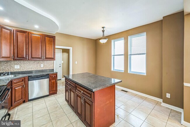 Building Photo - 3817 Haverford Ave