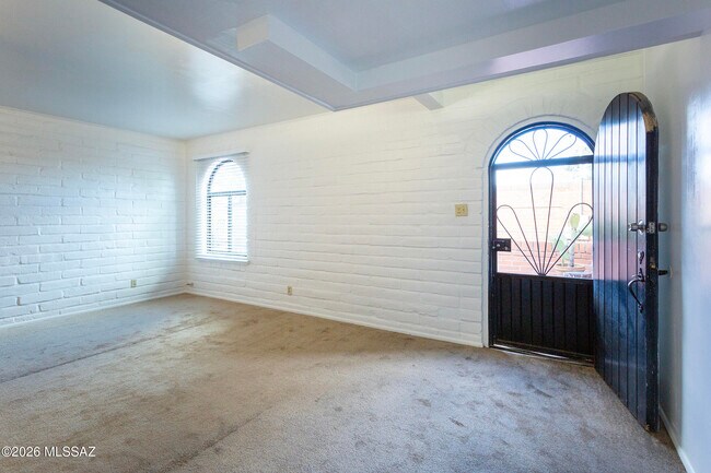 Building Photo - 565 N Macnab Dr