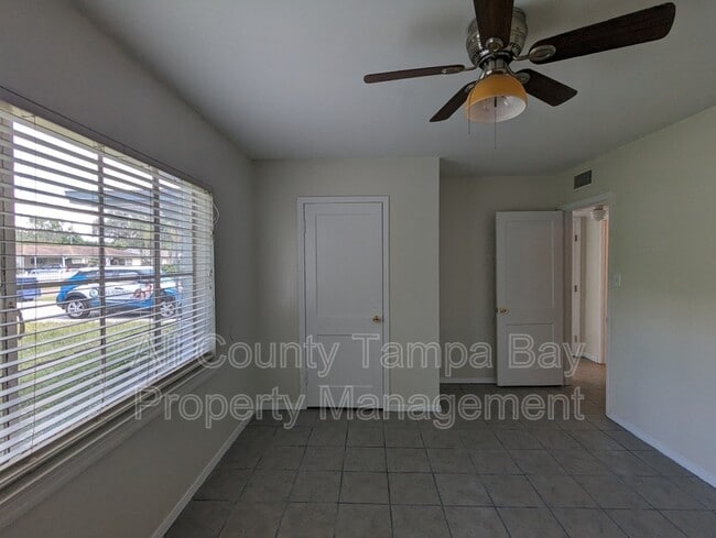 Building Photo - 1318 Divot Ln