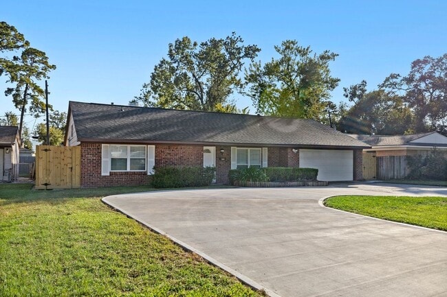 Building Photo - 10055 Westview Dr