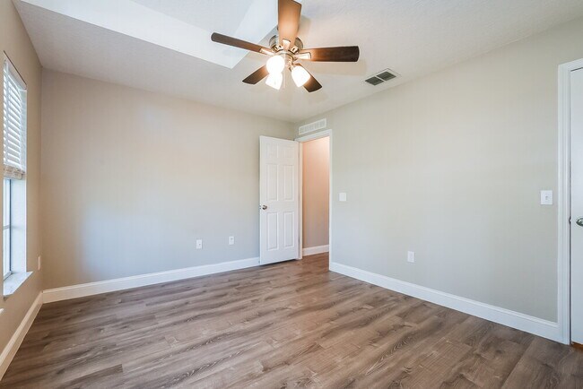 Building Photo - 2366 Tealwood Circle