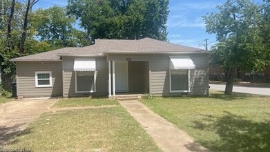 Building Photo - 405 Williams St