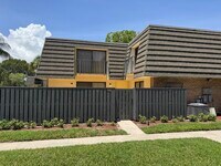 Building Photo - 915 9th Way