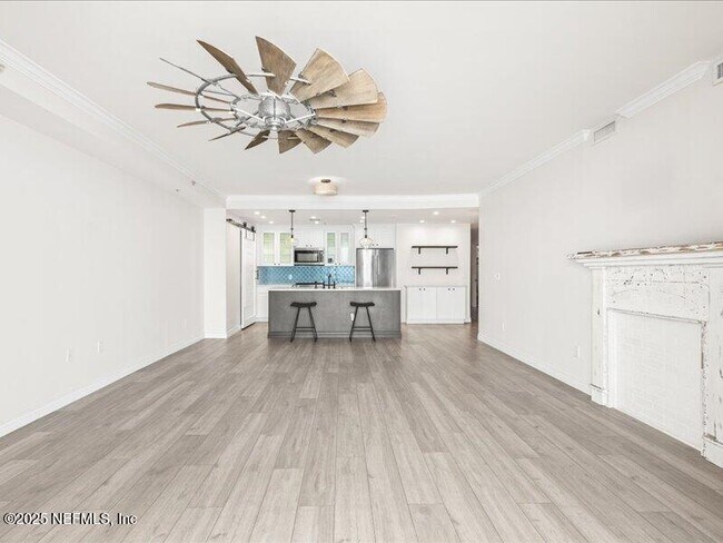 Building Photo - 1415 1st St N