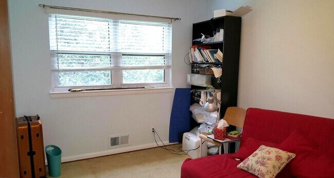 Building Photo - Spacious 4 Bedroom, 3 Bathroom Home in Close in Bethesda!!