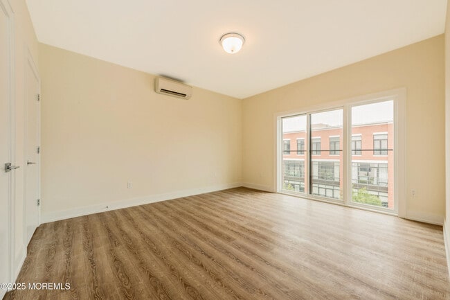 Building Photo - 700 Bangs Ave