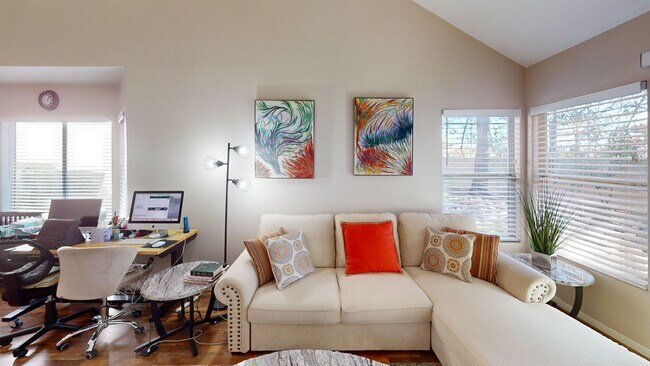 Building Photo - Spanish Trails Guard Gated Townhome!