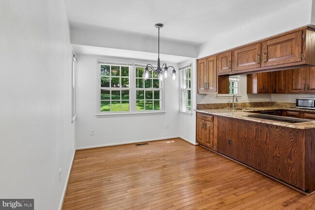 Building Photo - 903 Ridge Dr