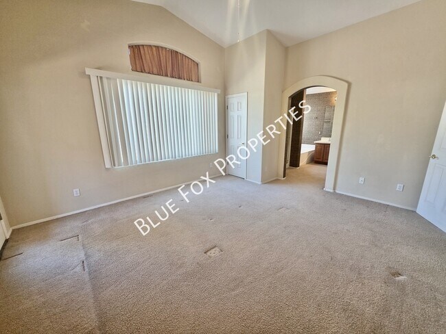 Building Photo - 6078 N Panorama Park Dr