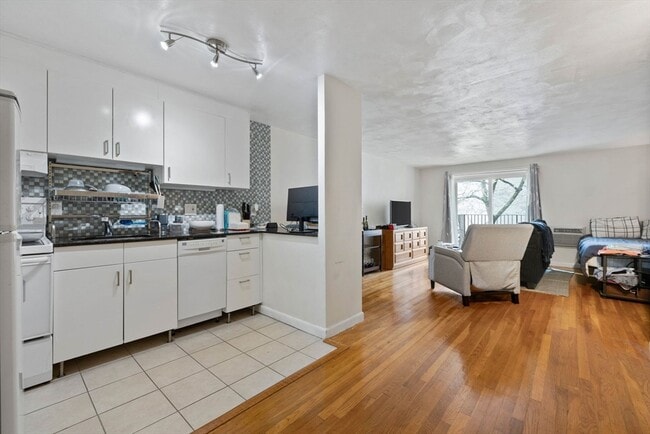 Building Photo - 39 Englewood Ave