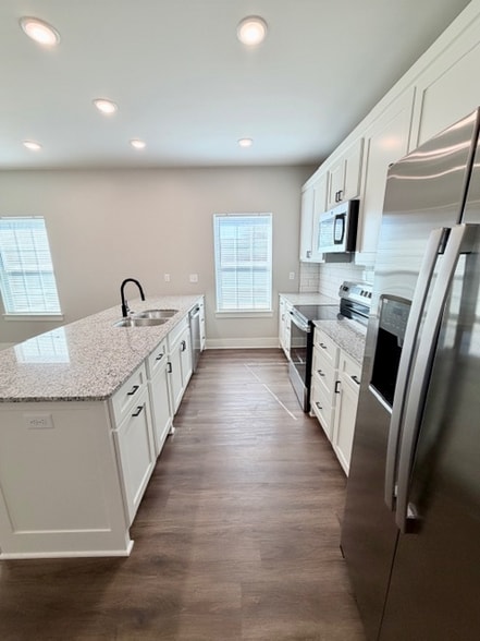 Building Photo - 1521 S Duncan Ave