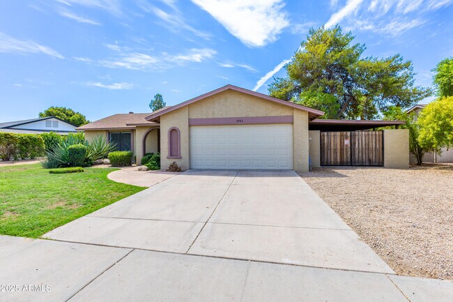 Primary Photo - 8943 E Friess Dr
