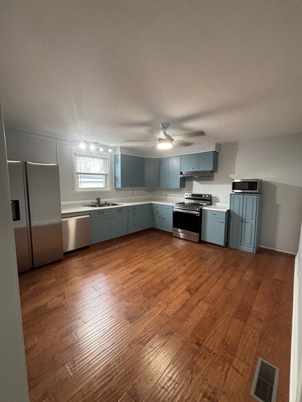 Building Photo - 866 Harlan St