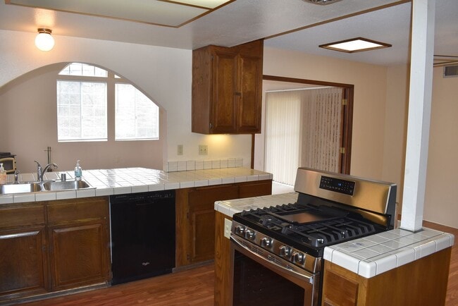 Building Photo - Single Story 3 Bed 2 Bath Home in Poway- S...