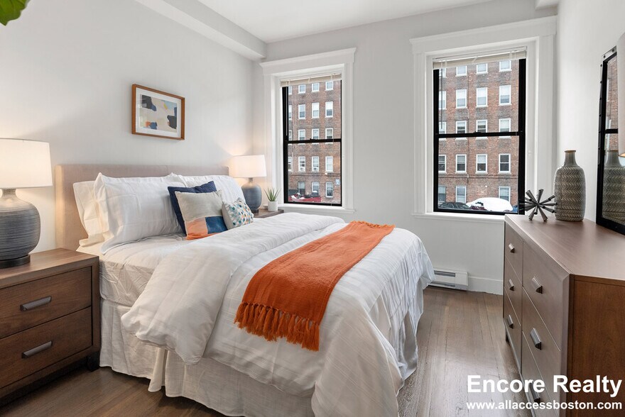 Building Photo - 81 Park Dr