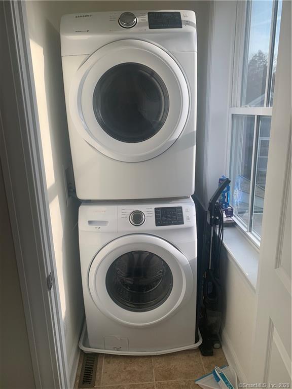 Building Photo - 20 Sherwood St