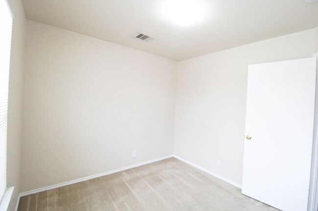 Building Photo - 16130 Branching Oaks