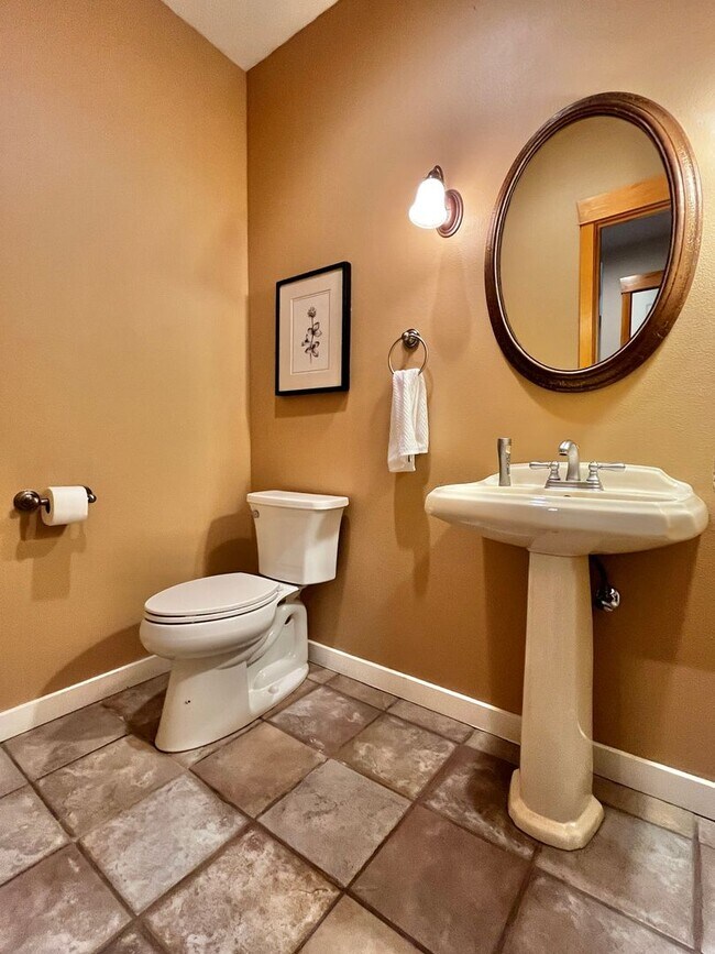 Building Photo - Seabeck Heights Home with Pickle Ball Court!