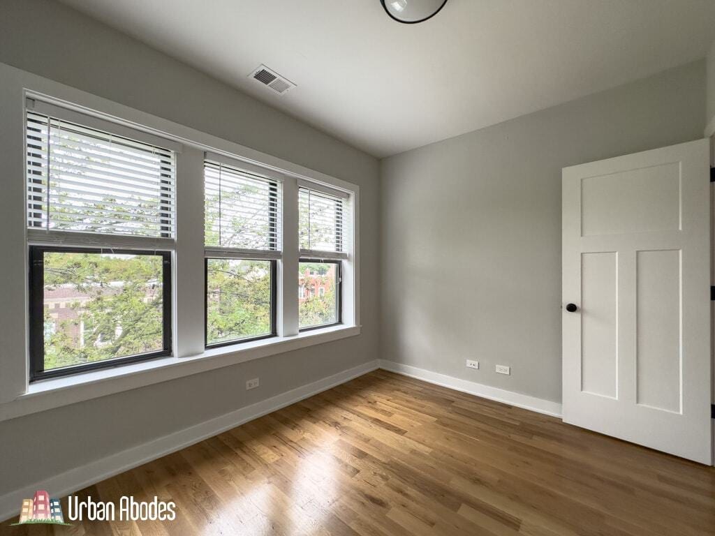 Building Photo - 2206 W Eastwood Ave