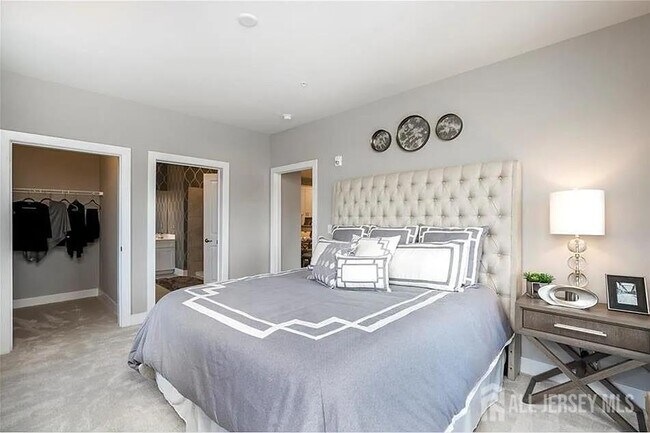 Building Photo - 425 Tavern Rd