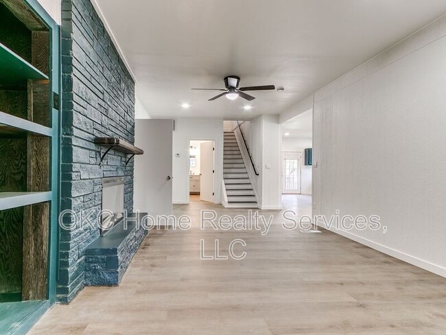 Building Photo - 1812 W Noble Ave