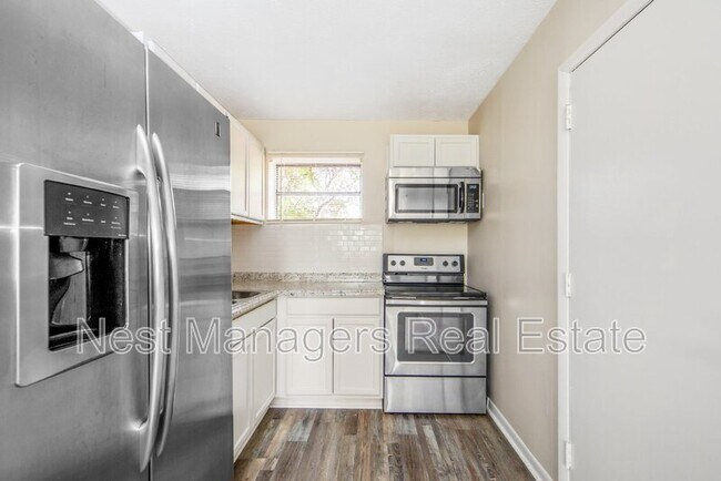 Building Photo - 4305 Rosehill Rd