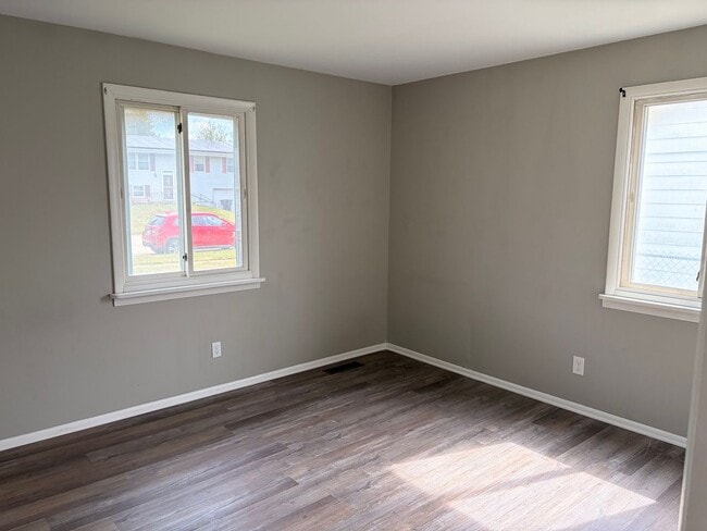 Building Photo - South Side-  4Bed/2 Bath Home