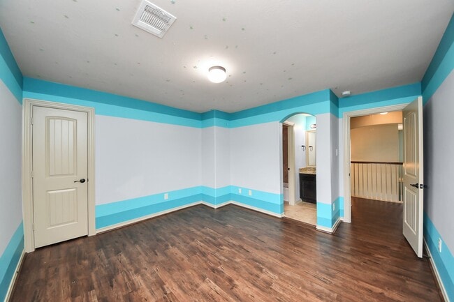 Building Photo - 2406 Aura Ct