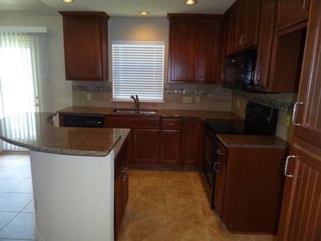 Building Photo - Cottages at Lake Creek / Freestanding One ...