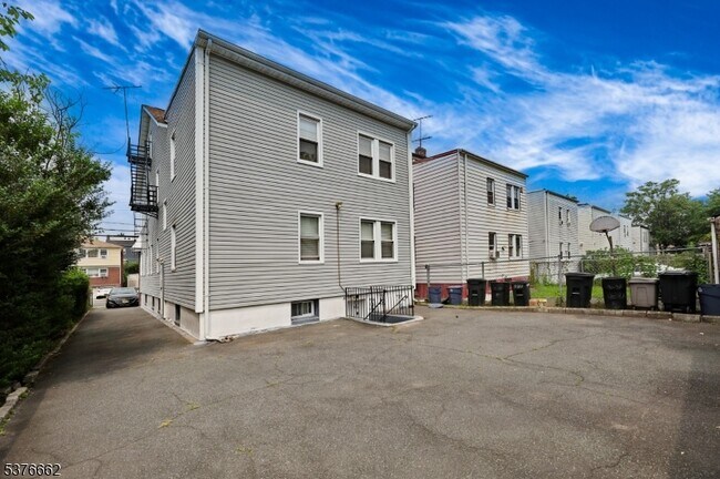 Building Photo - 90 Norman Rd