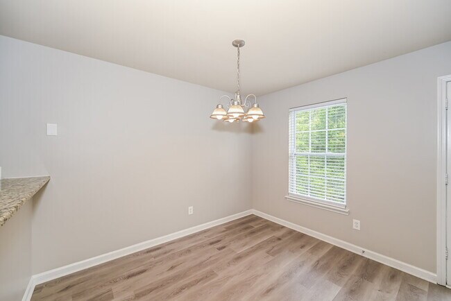 Building Photo - 167 Lyndhurst Dr