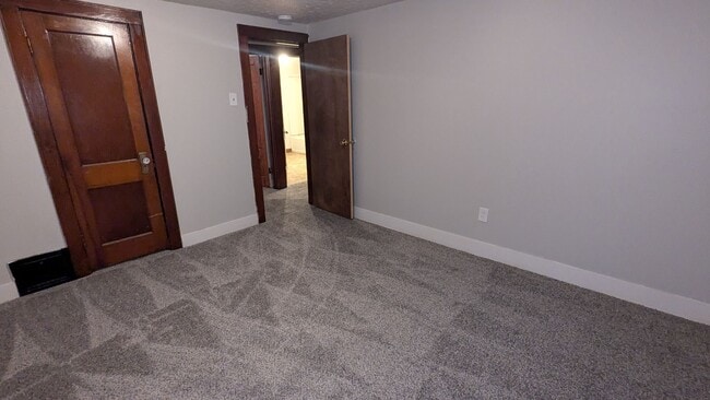 Building Photo - Charming 3-bedroom, 1-bathroom home located in the vibrant city of Akron