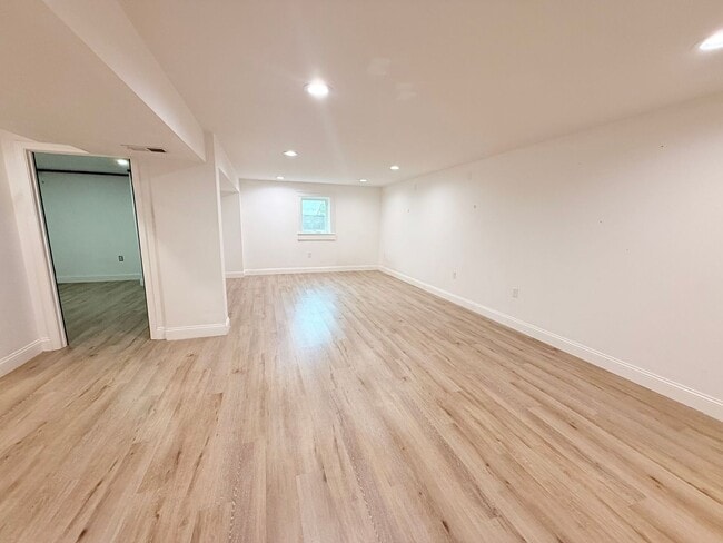 Building Photo - 1612 N Roosevelt Ave