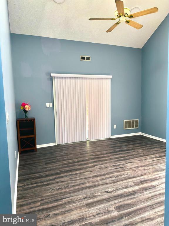 Building Photo - 3604B Saxony Dr