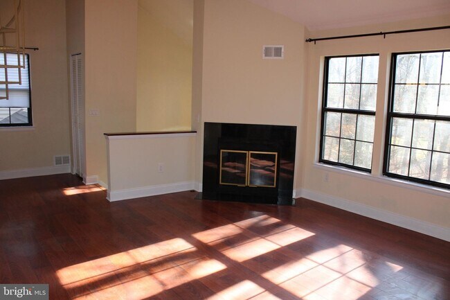 Building Photo - 94 Azalea Cir