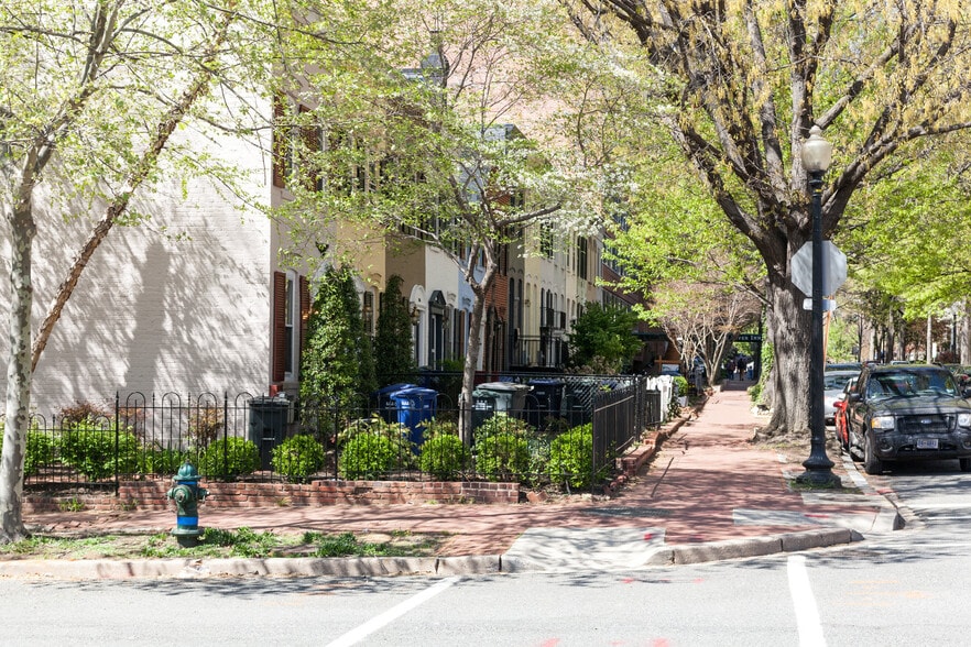 Nestled in a beautiful Neighborhood ! - 2401 H St NW