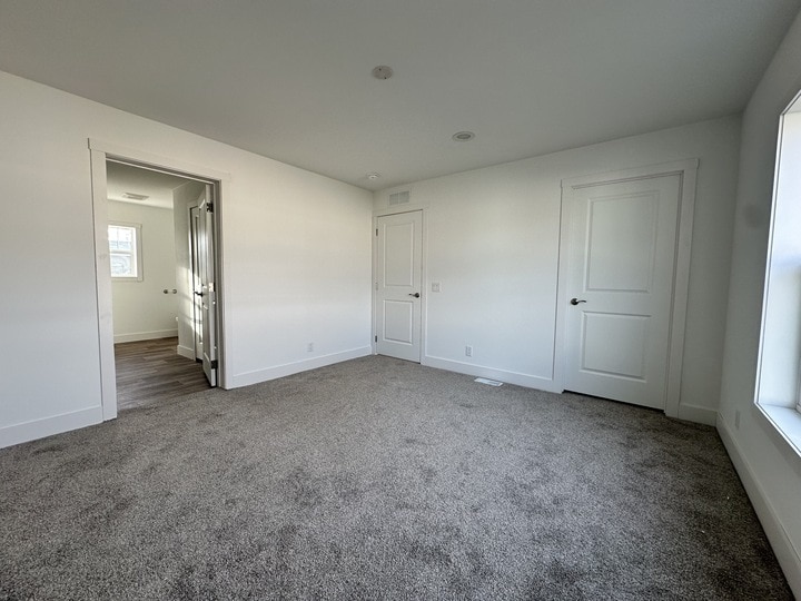 Building Photo - 7 Rainier St N