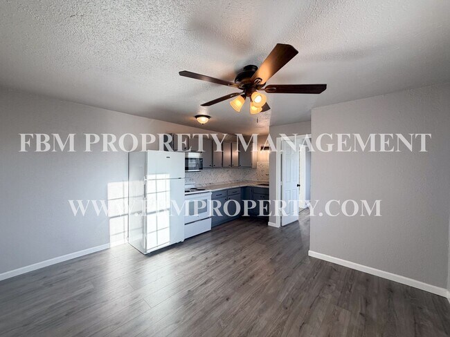 Building Photo - 1509 S Oak Grove Rd