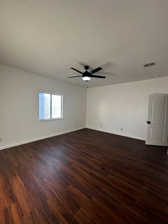 Building Photo - 7600 Plaza Redonda Dr