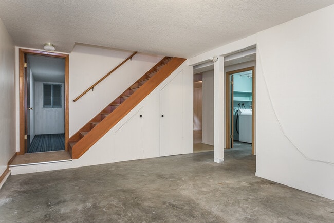 Building Photo - 3387 SE 10th Ave